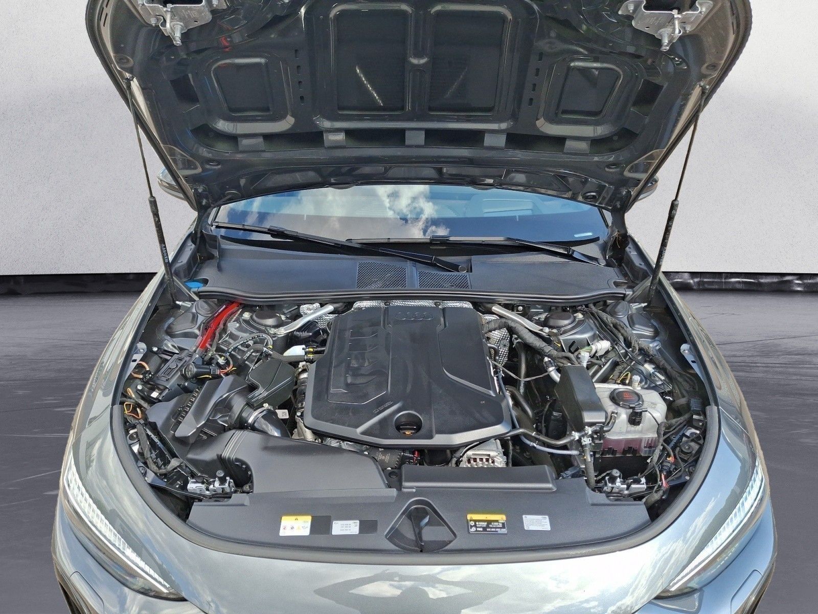 Audi A5 Avant TFSI quattro S tronic S line AHK B+Osou
