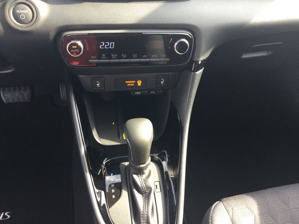 Toyota Yaris 1.5 Hybrid Teamplayer SHZ KAMERA ACC LED