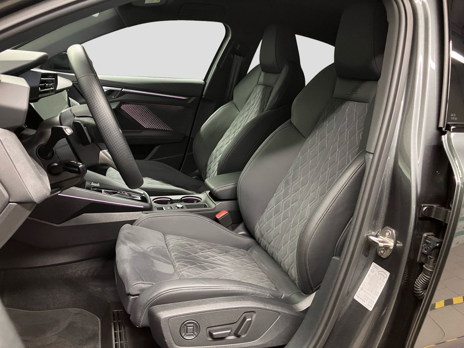 Audi A3 Limousine 35 TFSI S line - Samsaru's Car Outlet