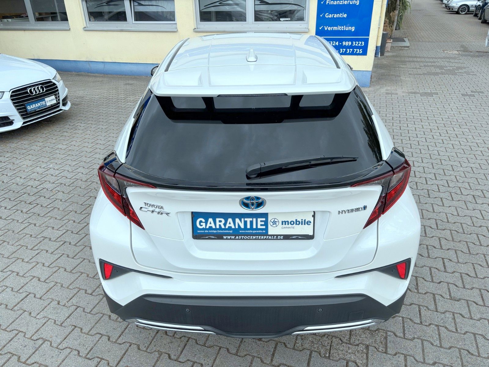 Toyota C-HR Hybrid - Samsaru's Car Outlet