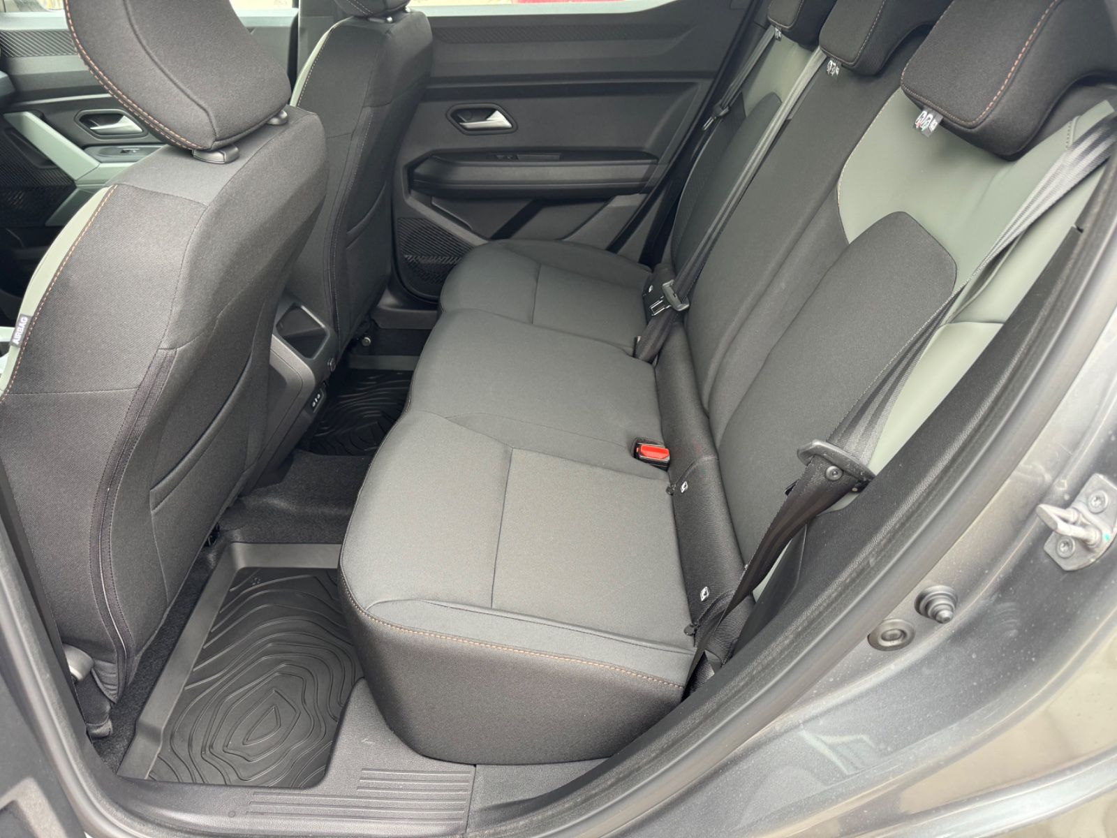 Dacia Duster III Hybrid 140 Extreme - Samsaru's Car Outlet