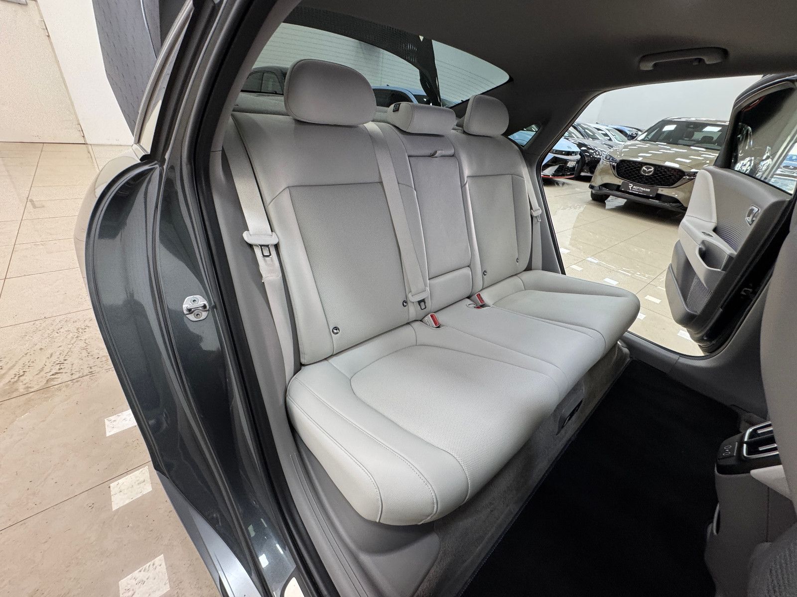 Hyundai IONIQ 6 77,4kWh 325ps 4WD Uniq PANO & DIGI NON