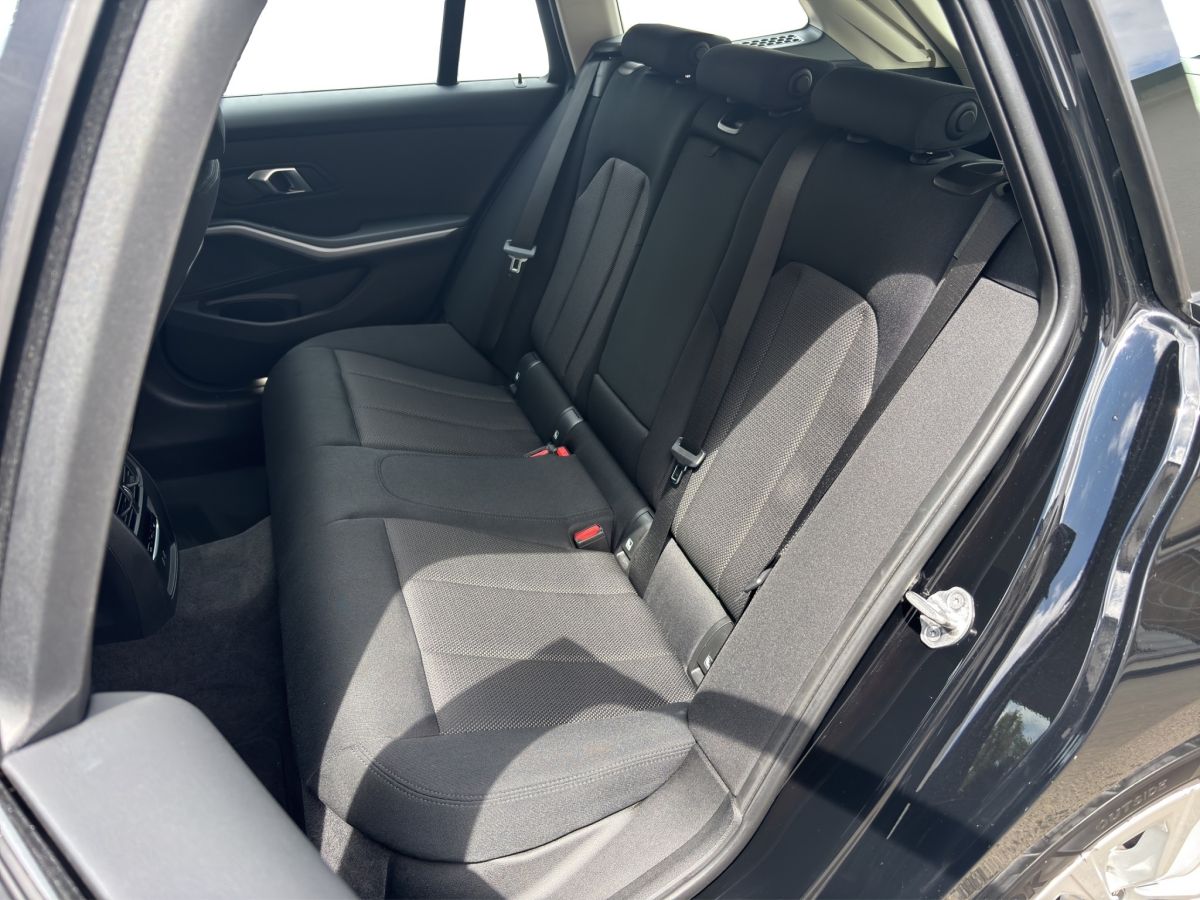 BMW 320i Touring Advantage - Samsaru's Car Outlet