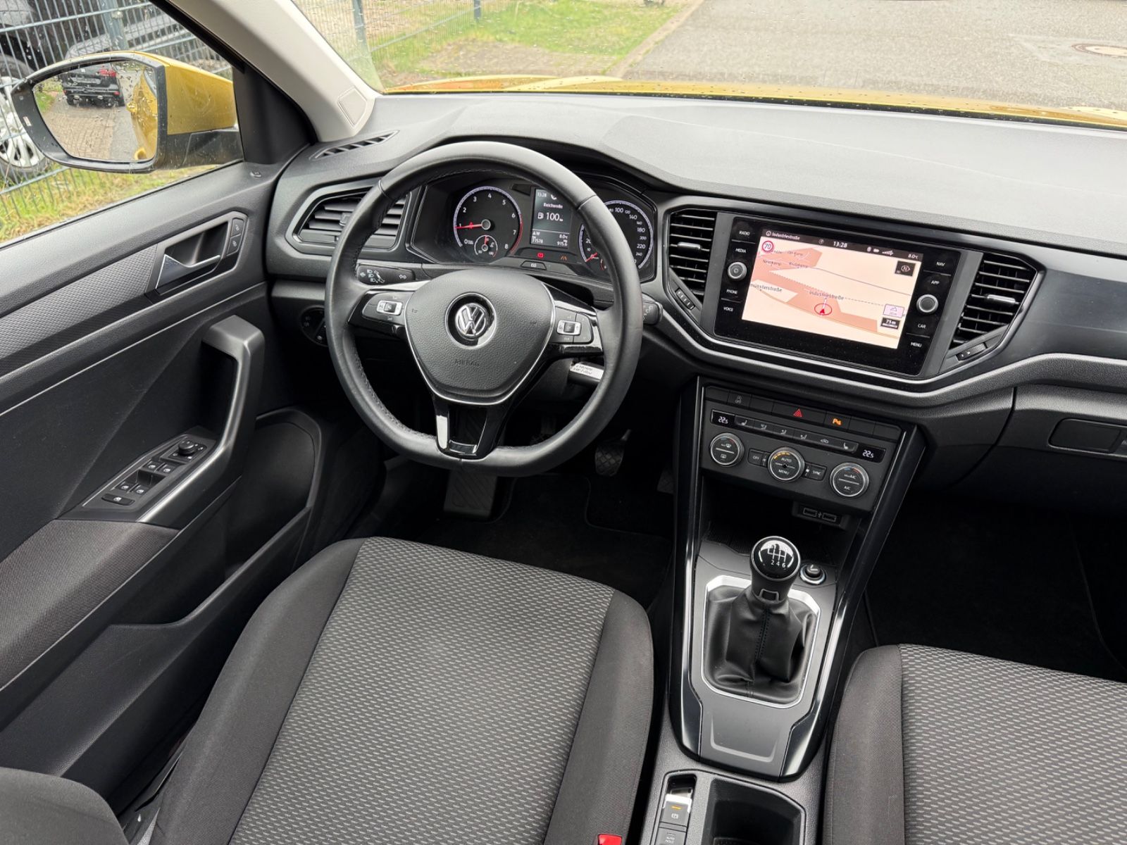 Volkswagen T-Roc 1.0 TSI - Samsaru's Car Outlet