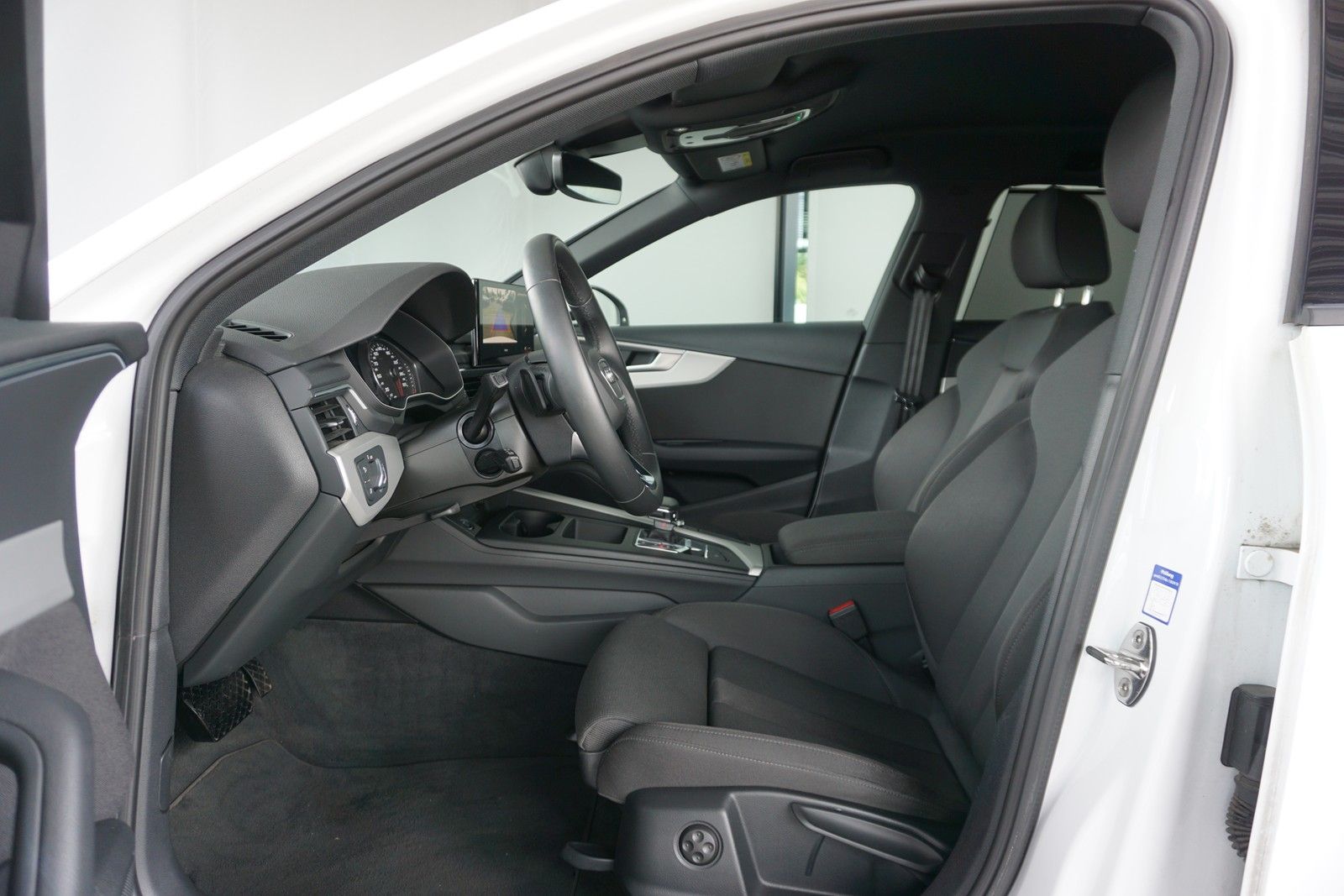 Audi A4 Avant 35 TDI S tronic advanced - Samsaru's Car Outlet