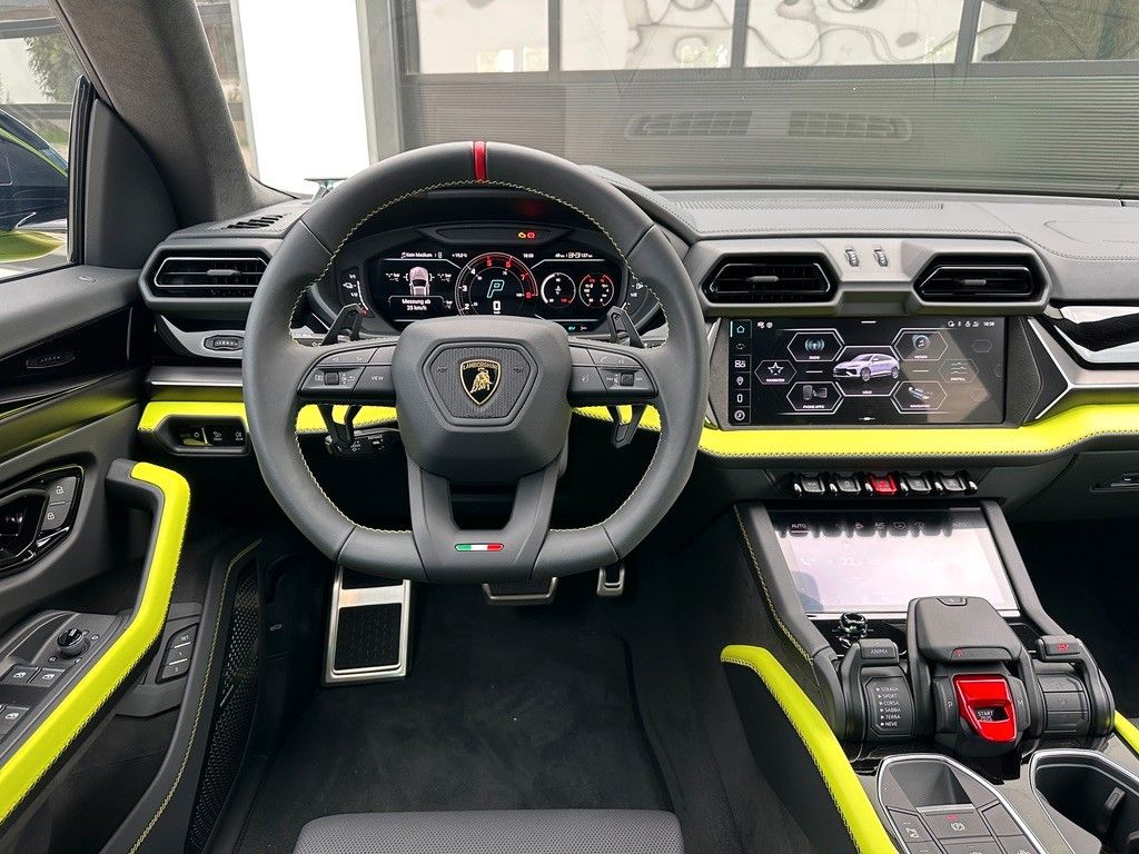 Lamborghini Urus - Samsaru's Car Outlet