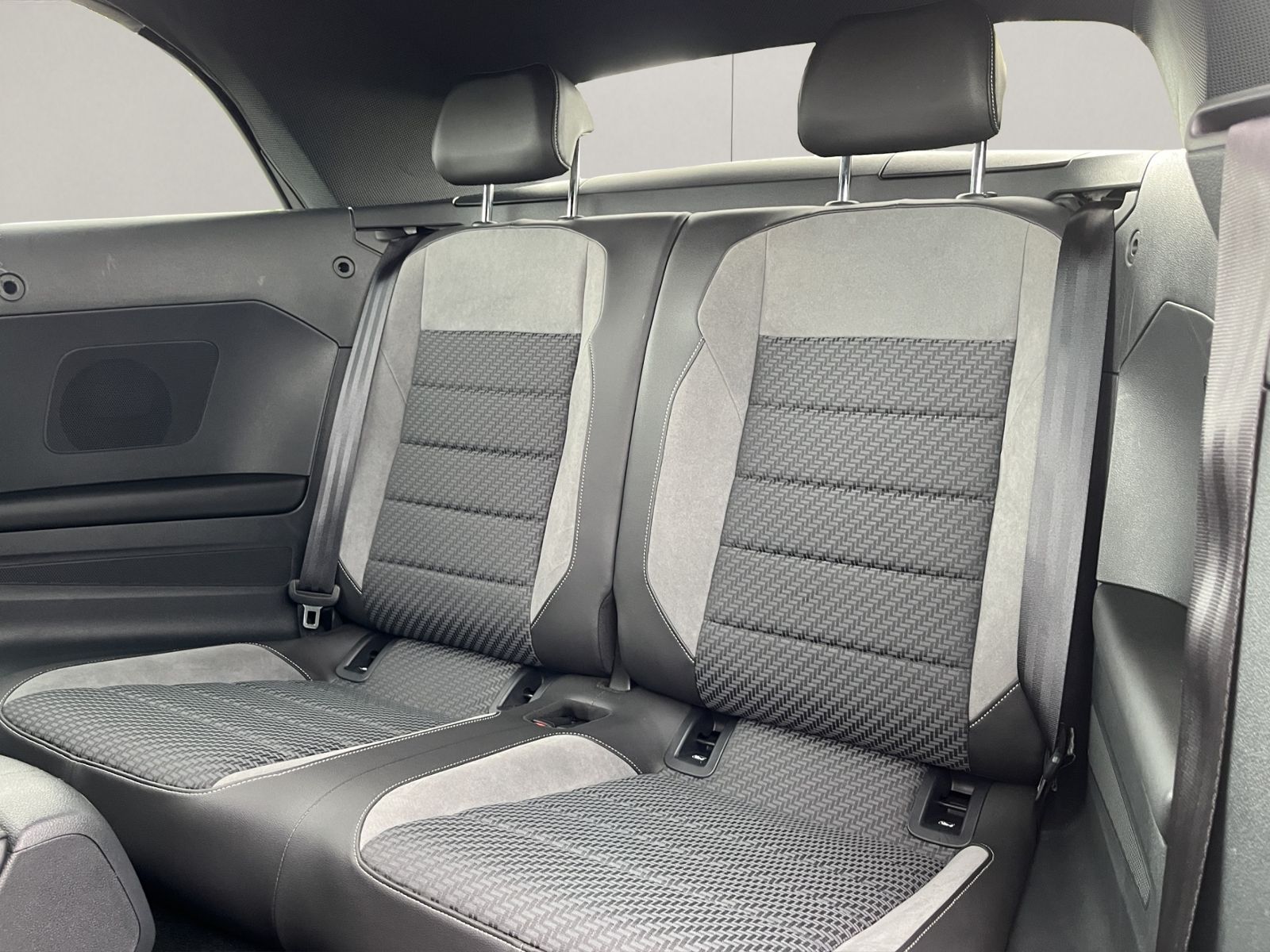 Volkswagen T-Roc R-Line - Samsaru's Car Outlet