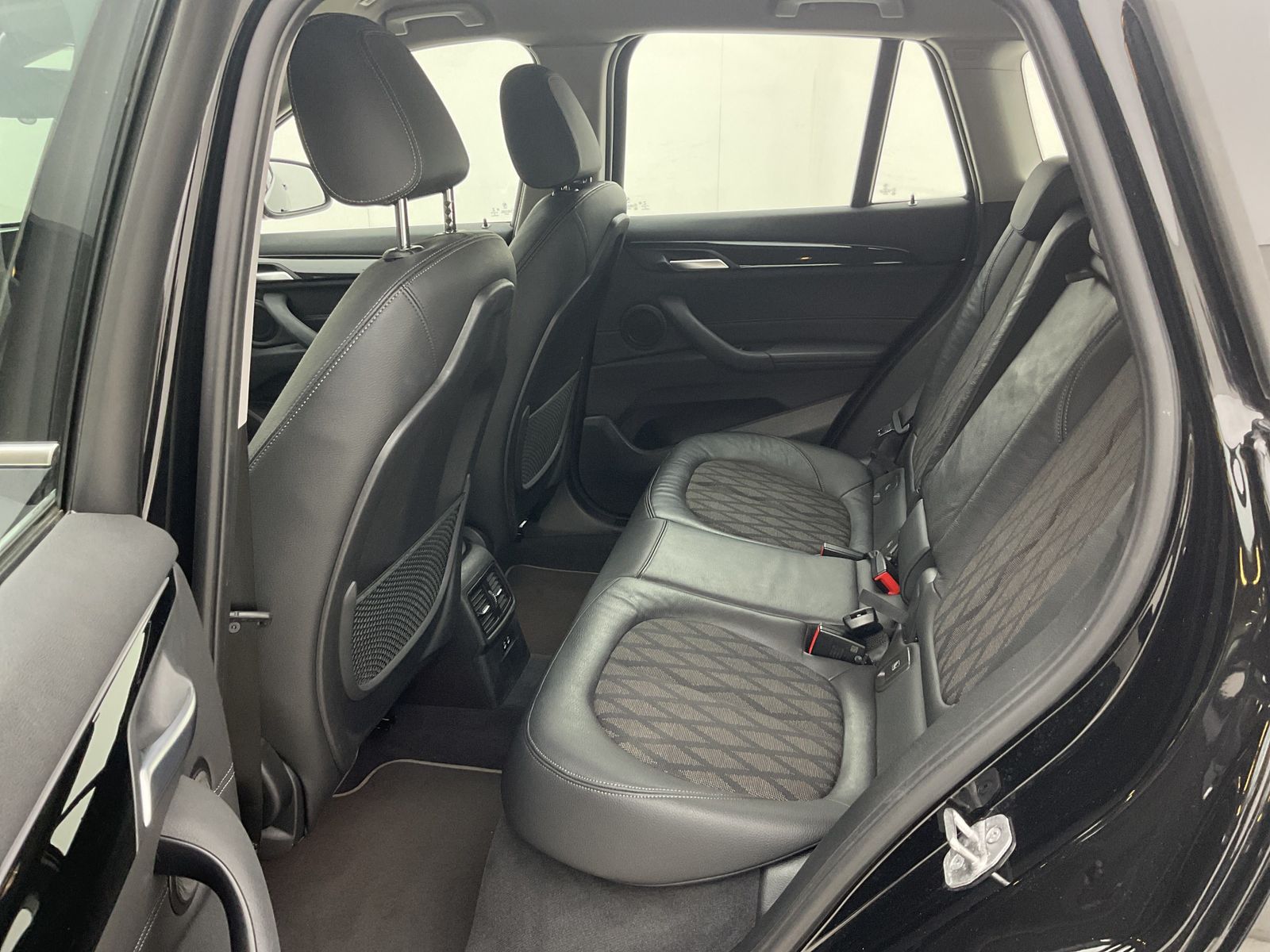 BMW X1 xDrive25e - Samsaru's Car Outlet