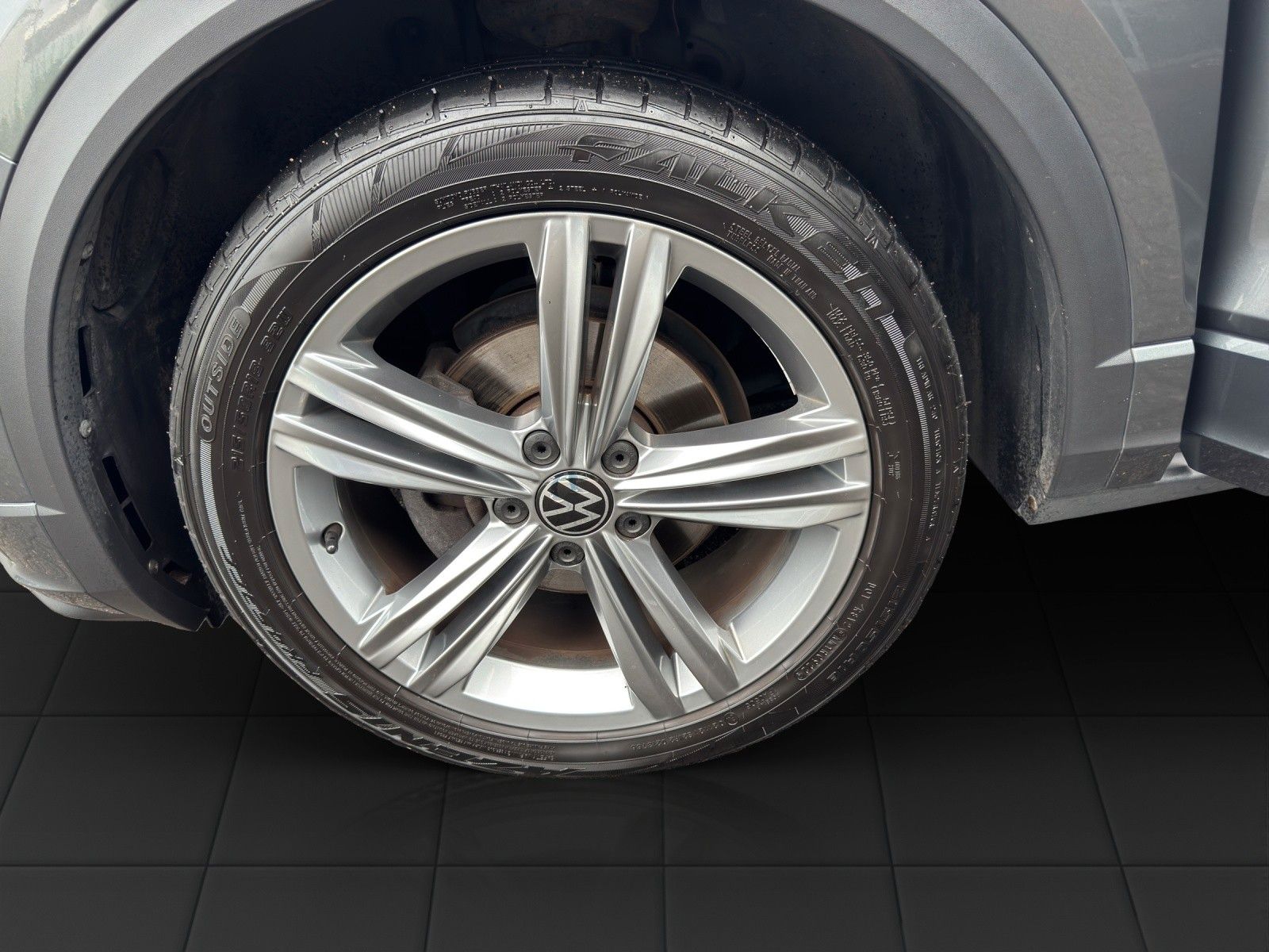 Volkswagen T-Roc R-Line DSG - Samsaru's Car Outlet