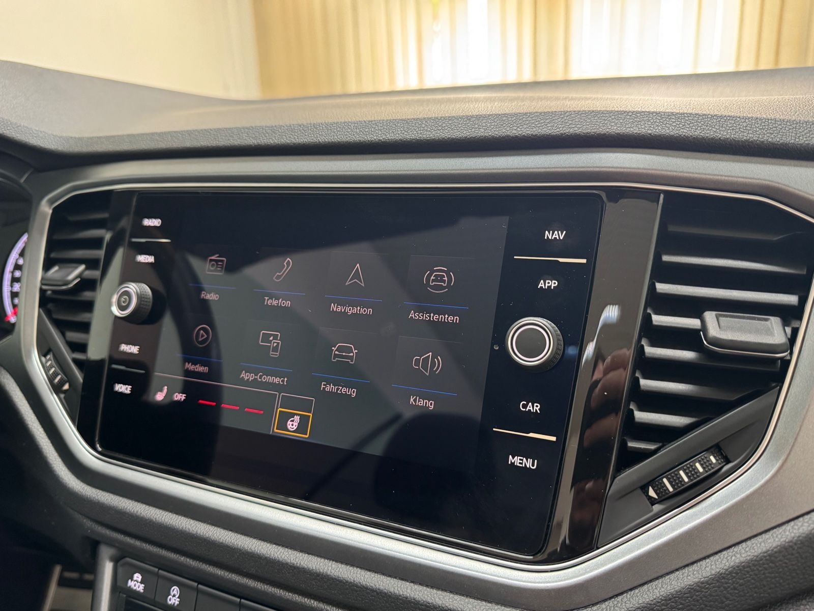 Volkswagen T-Roc Active - Samsaru's Car Outlet