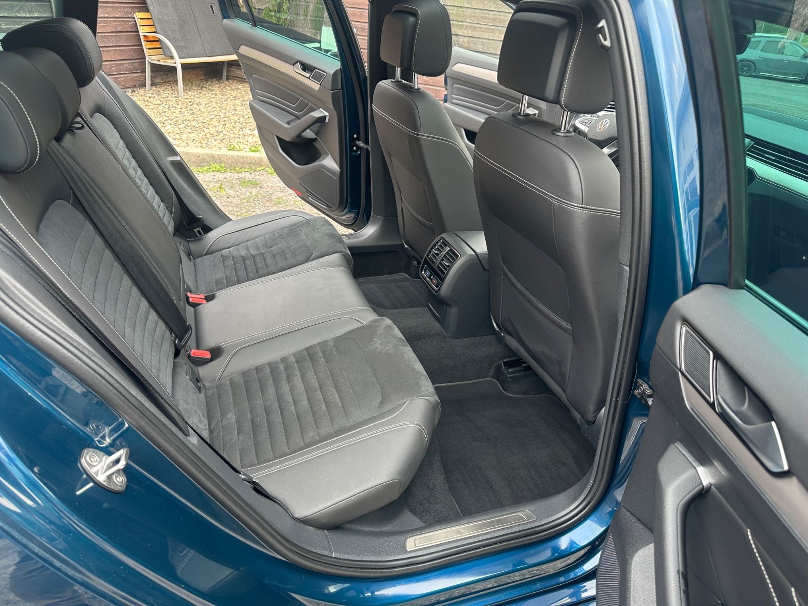 Volkswagen Passat Variant DSG Elegance - Samsaru's Car Outlet