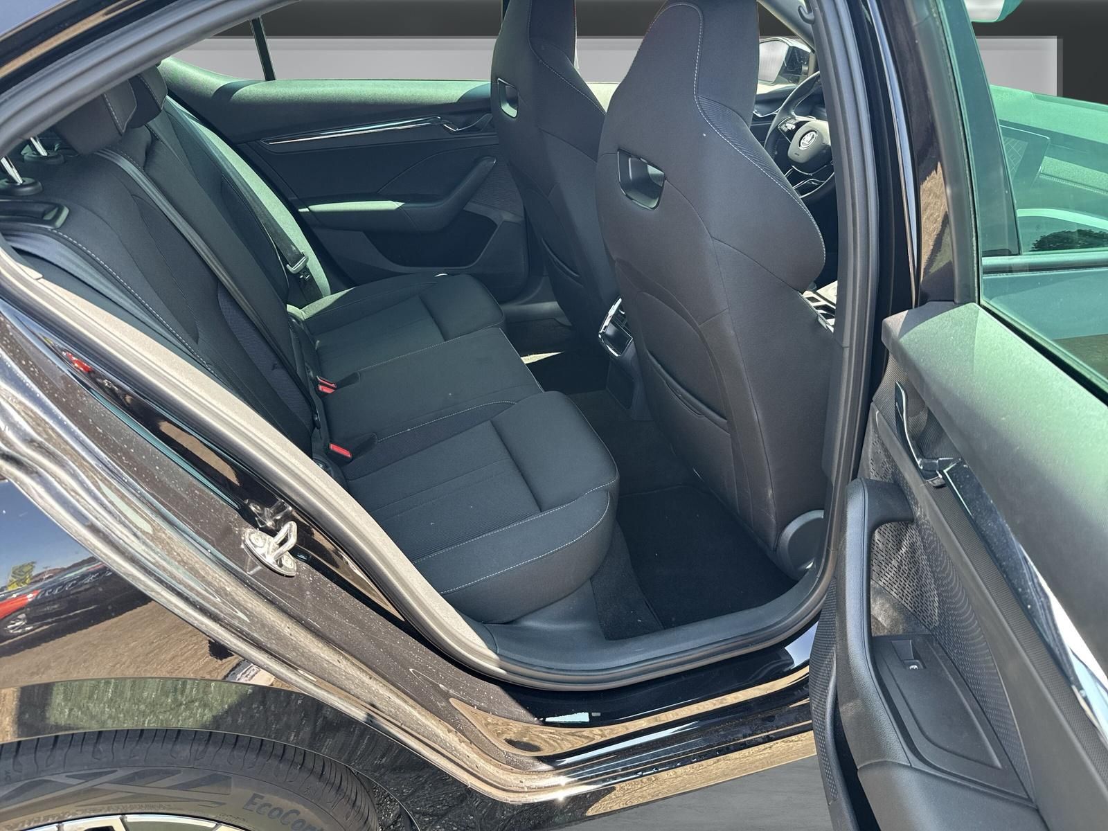 Skoda Octavia First Edition KEYLESS LED ACC LENKHZ PDC