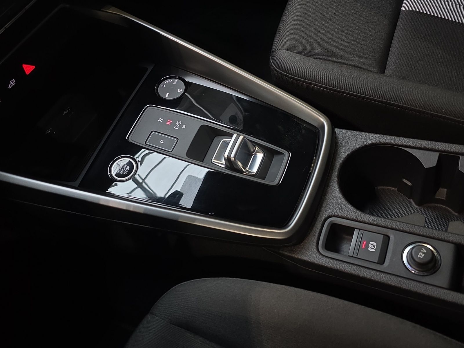 Audi A3 Sportback 40 TFSIe PDC NAVI+ KLIMA LM