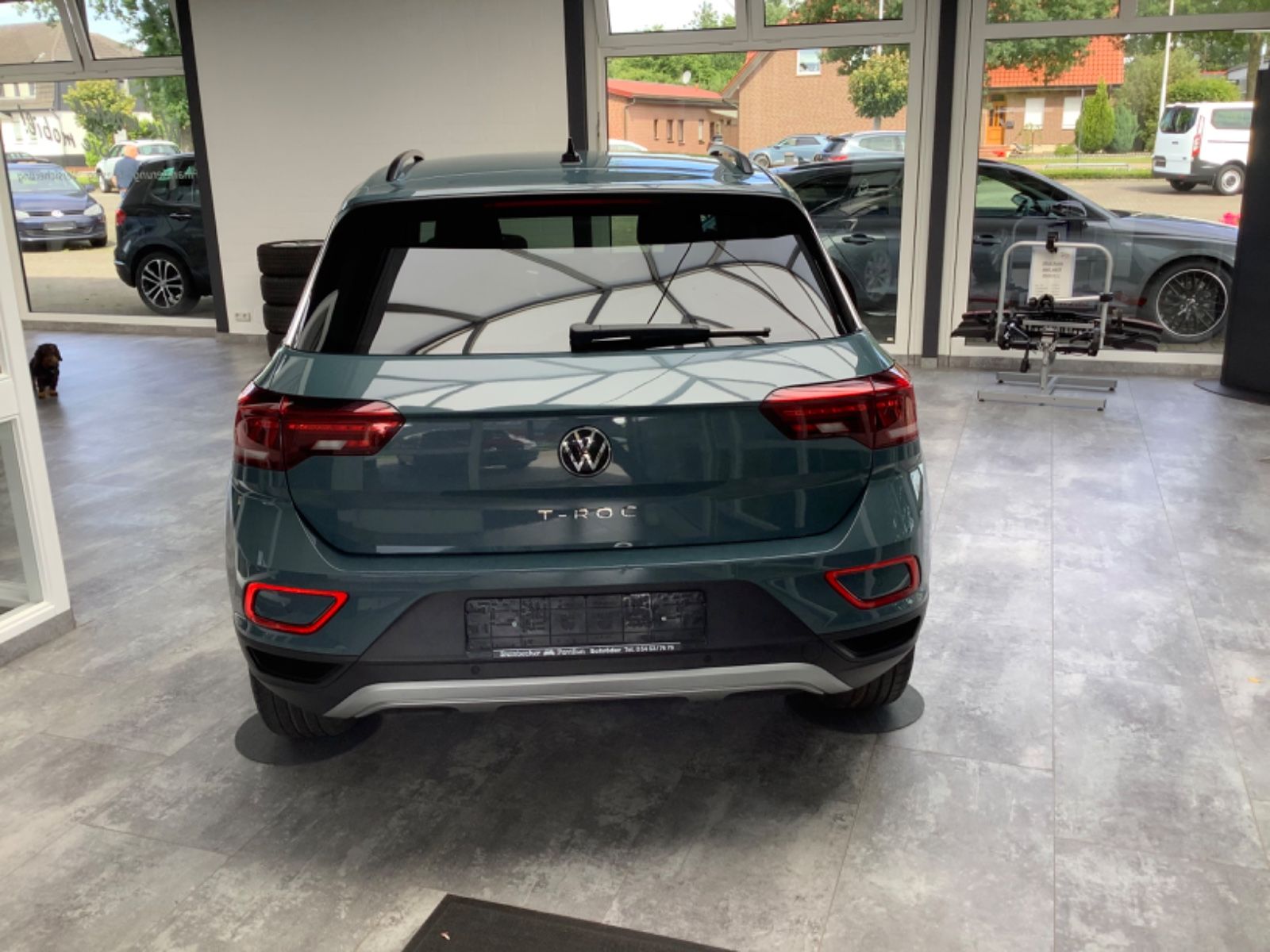Volkswagen T-Roc Life DSG - Samsaru's Car Outlet