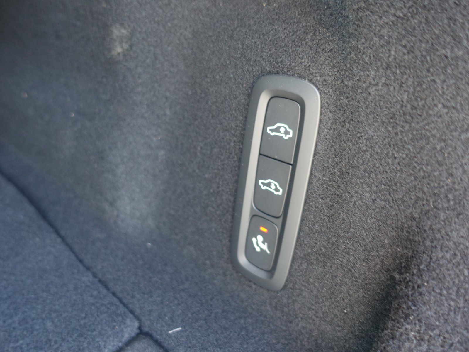 Volvo XC60 Black Edition T8 AWD Plug-in - Samsaru's Car Outlet