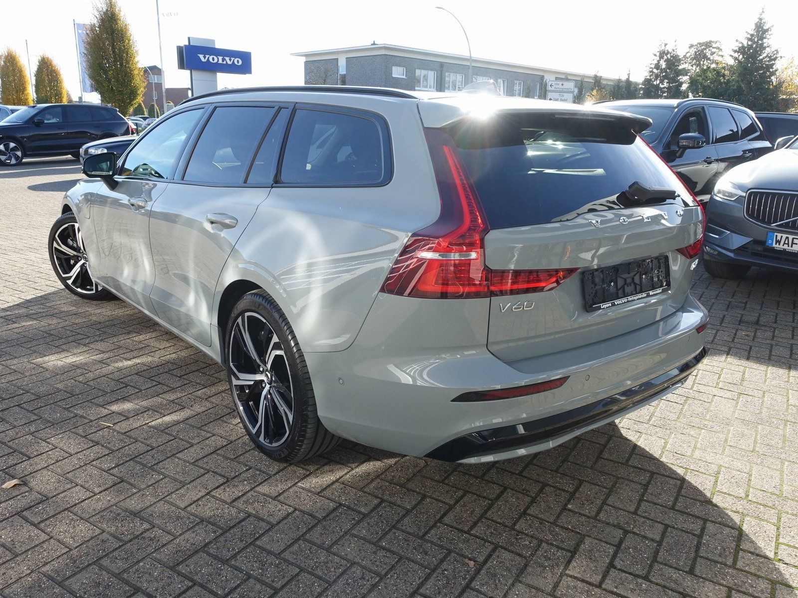 Volvo V60 Plus T6 AWD Plug-in Hybrid/AHK/Pano/360°/H&K
