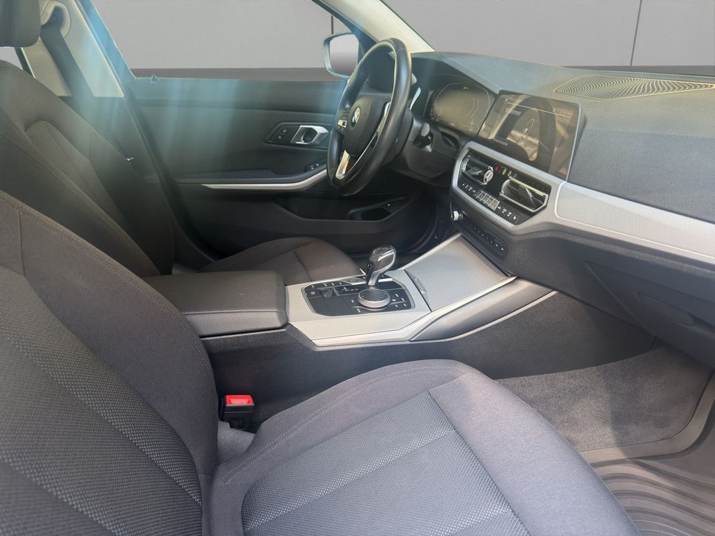BMW 330e Lim. Advantage - Samsaru's Car Outlet