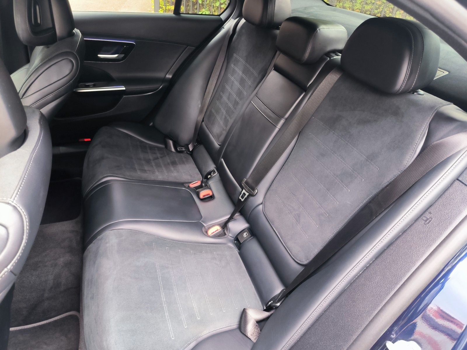 Mercedes-Benz C 300 e AMG LINE - Samsaru's Car Outlet