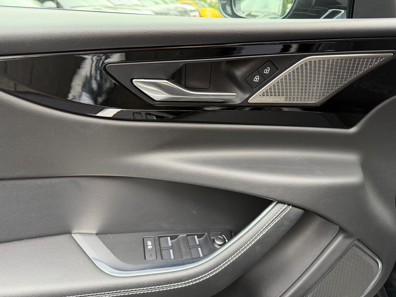 Jaguar XE R-Dynamic Black/PANO/360''KAM/MERIDIAN/LED