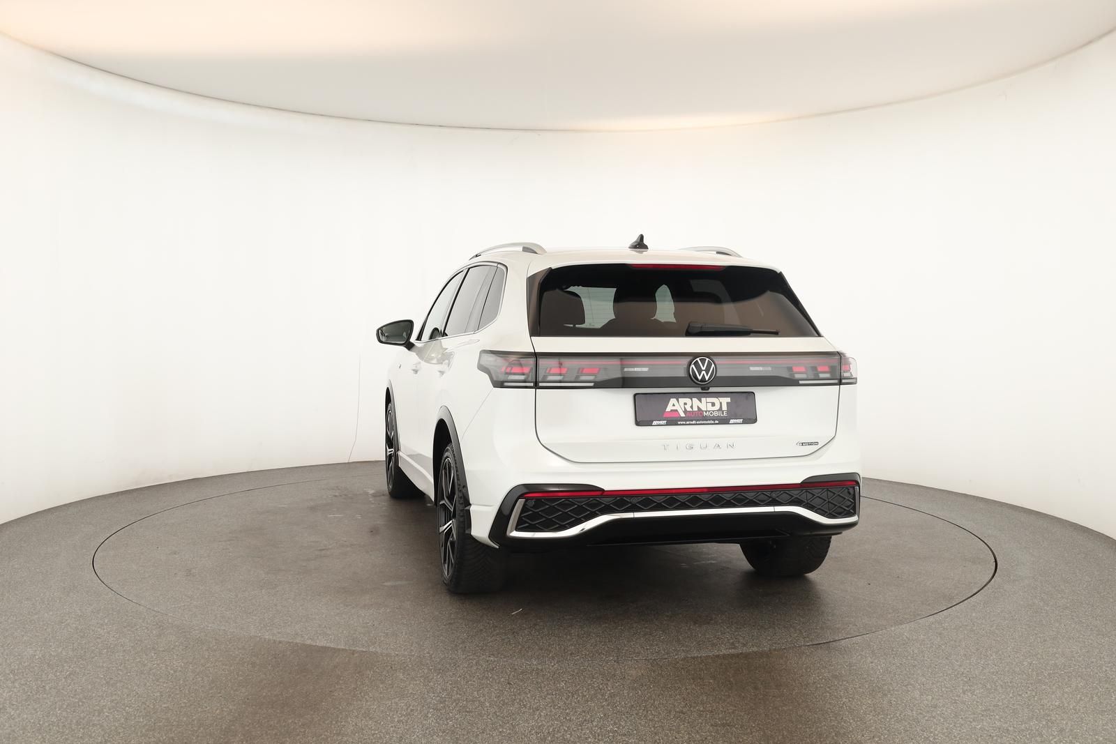 Volkswagen Tiguan 2.0 TDI 4M DSG R-Line Leder Pano Navi 360