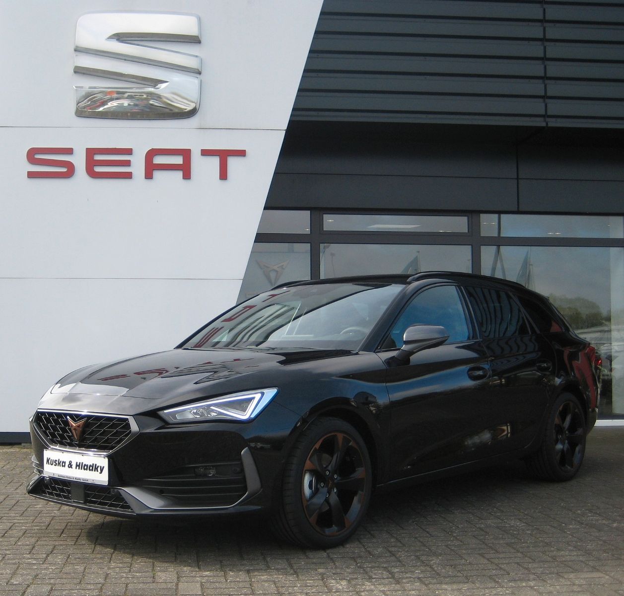 Cupra Leon Sportstourer 1.5 eTSI 110kW - Samsaru's Car Outlet