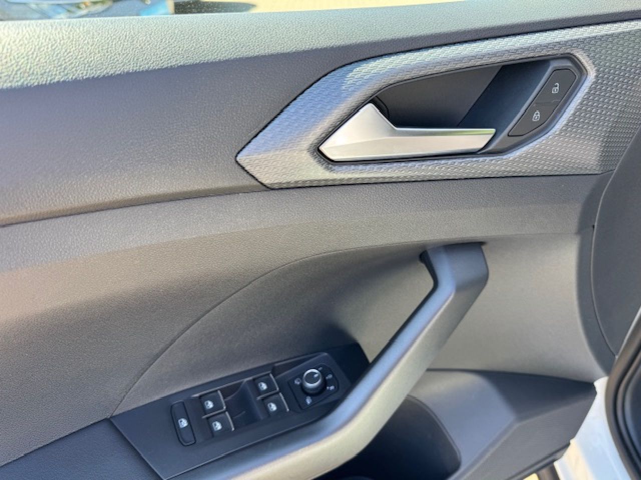 Volkswagen T-Cross R-Line - Samsaru's Car Outlet
