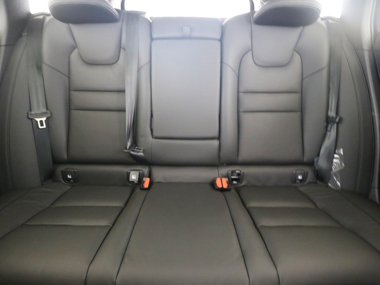 Volvo V60 T6 Plus Dark Recharge Plug-In Hybrid AWD