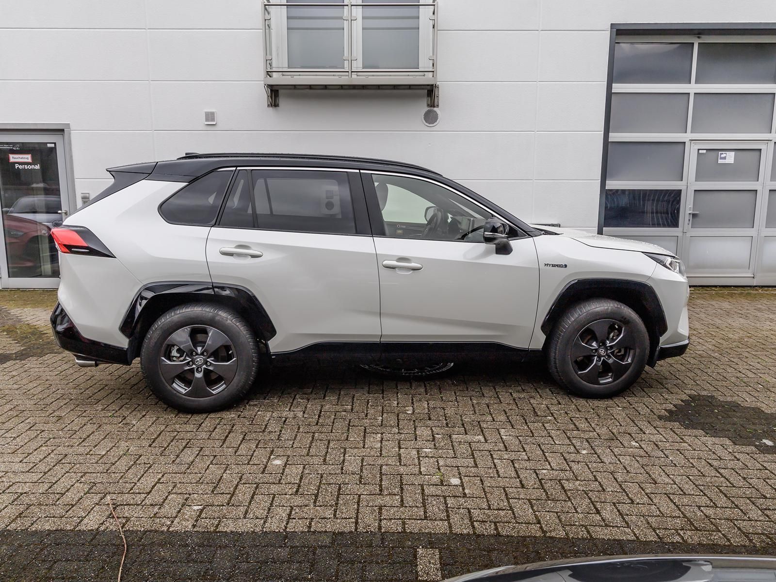 Toyota RAV 4 2.5 Hybrid Style Selection - Samsaru's Car Outlet