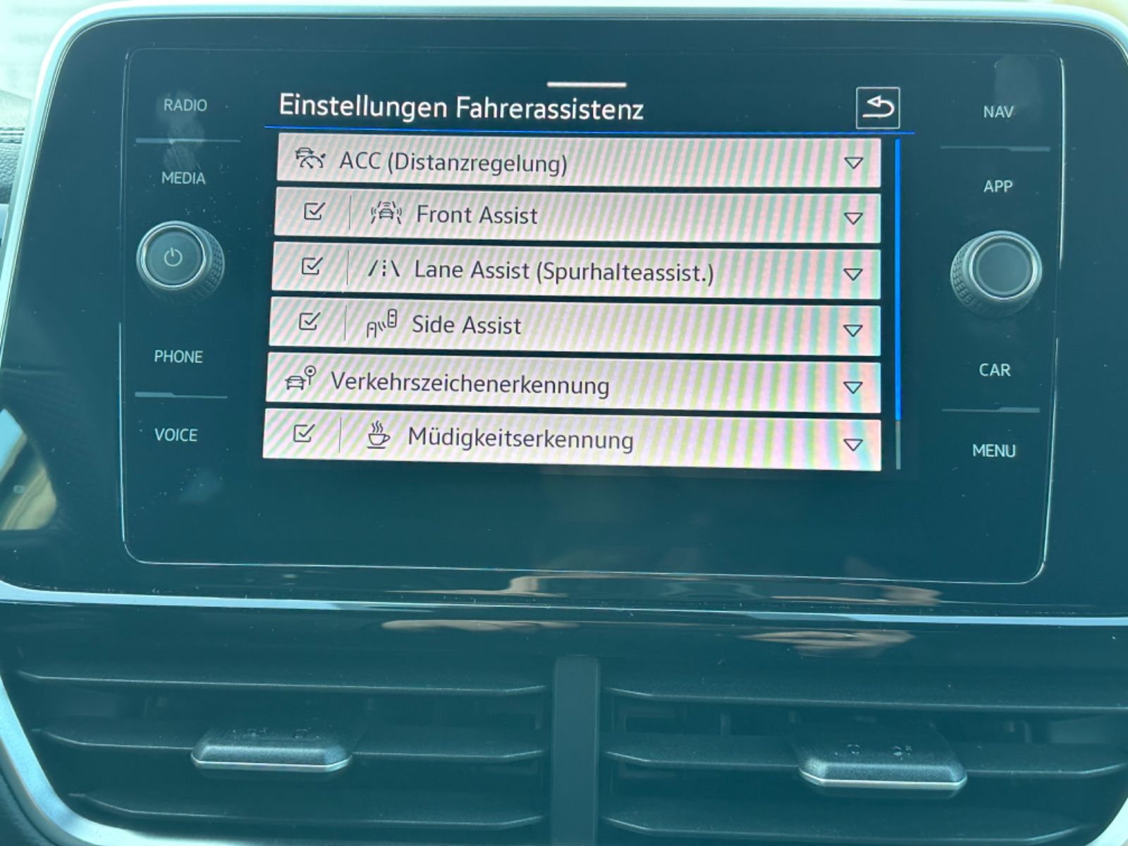 Volkswagen T-Roc R-Line 4M - Samsaru's Car Outlet
