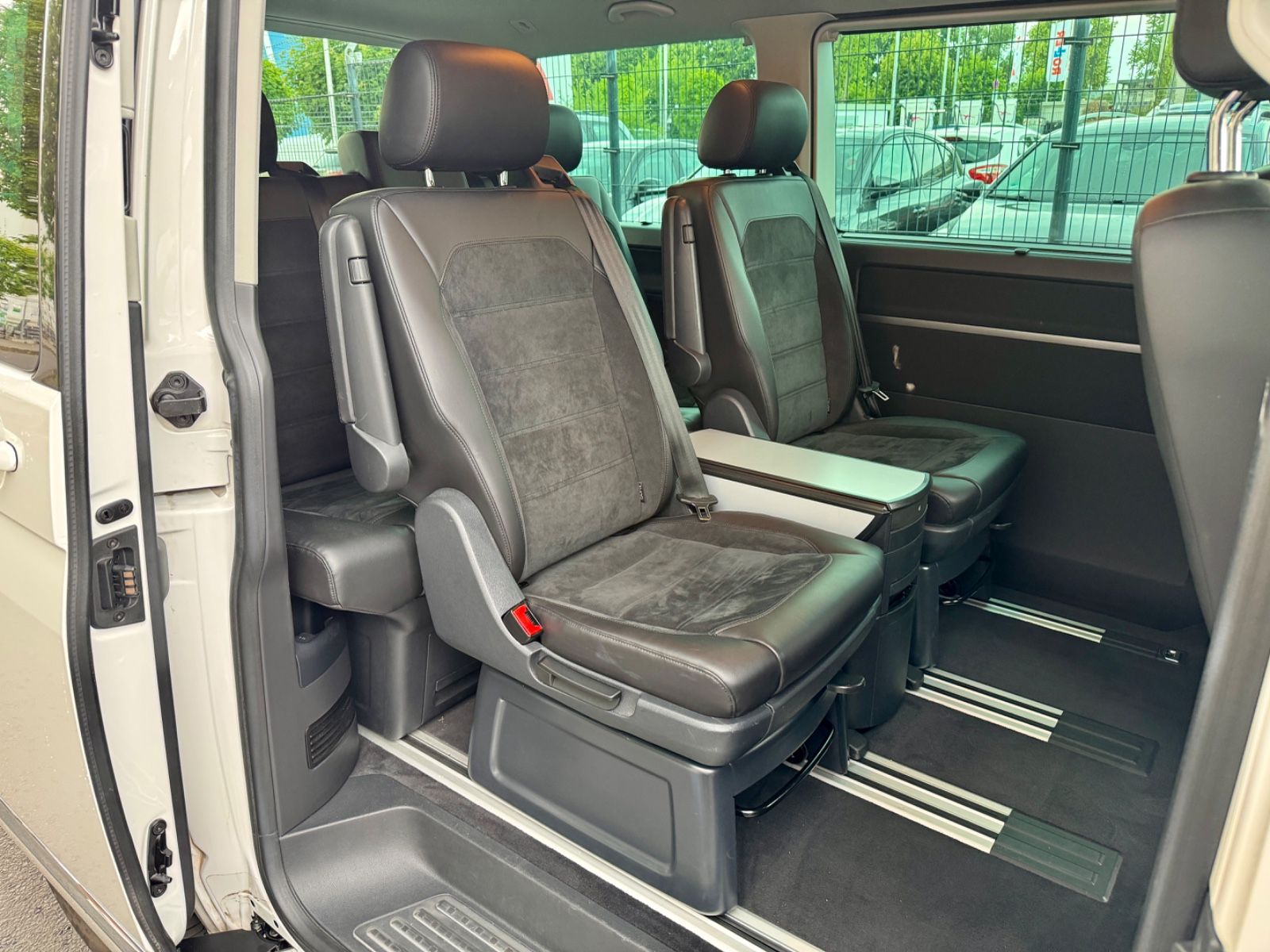 Volkswagen T6 Multivan - Samsaru's Car Outlet