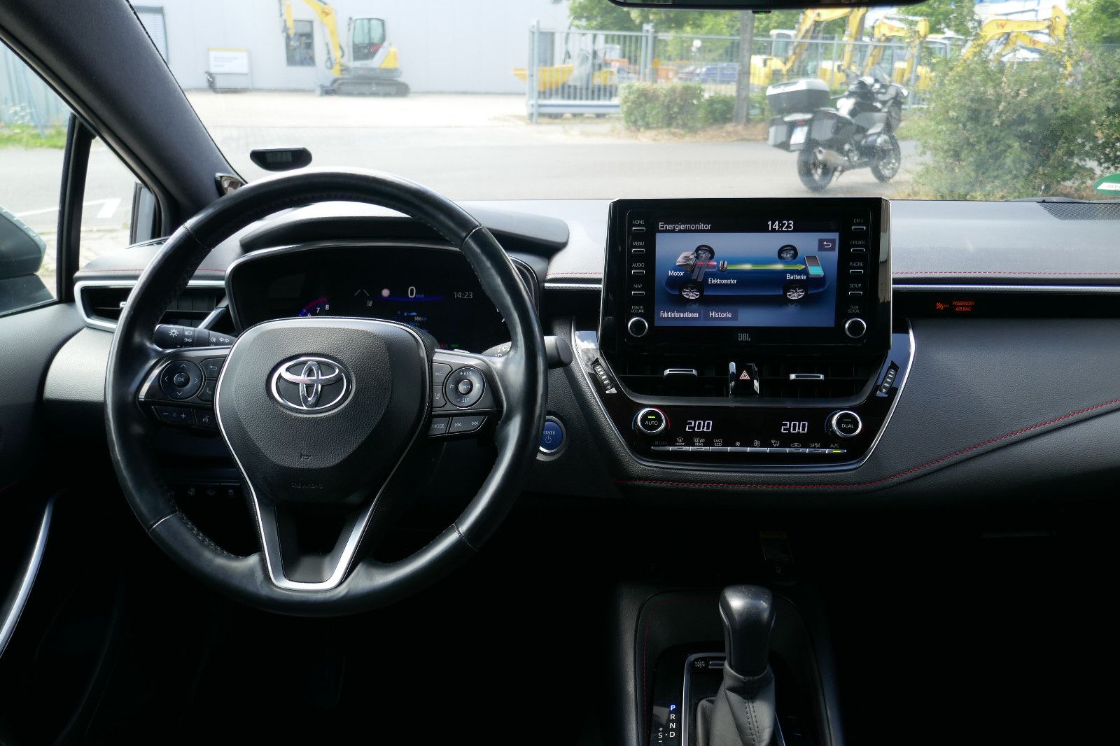 Toyota Corolla 2.0 Hybrid Lounge - Samsaru's Car Outlet