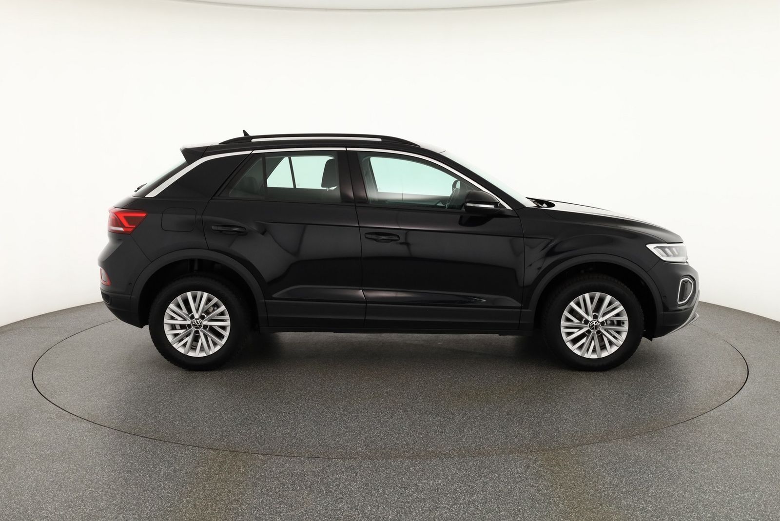 Volkswagen T-Roc 1.5 TSI DSG - Samsaru's Car Outlet