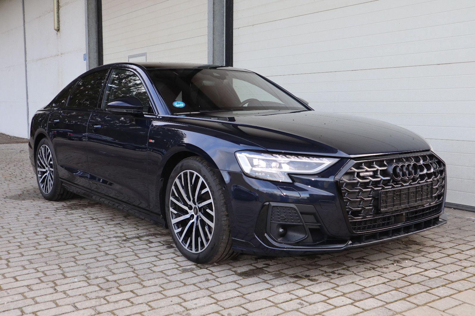 Audi A8 60 TFSI e qu S-Line Black - Samsaru's Car Outlet