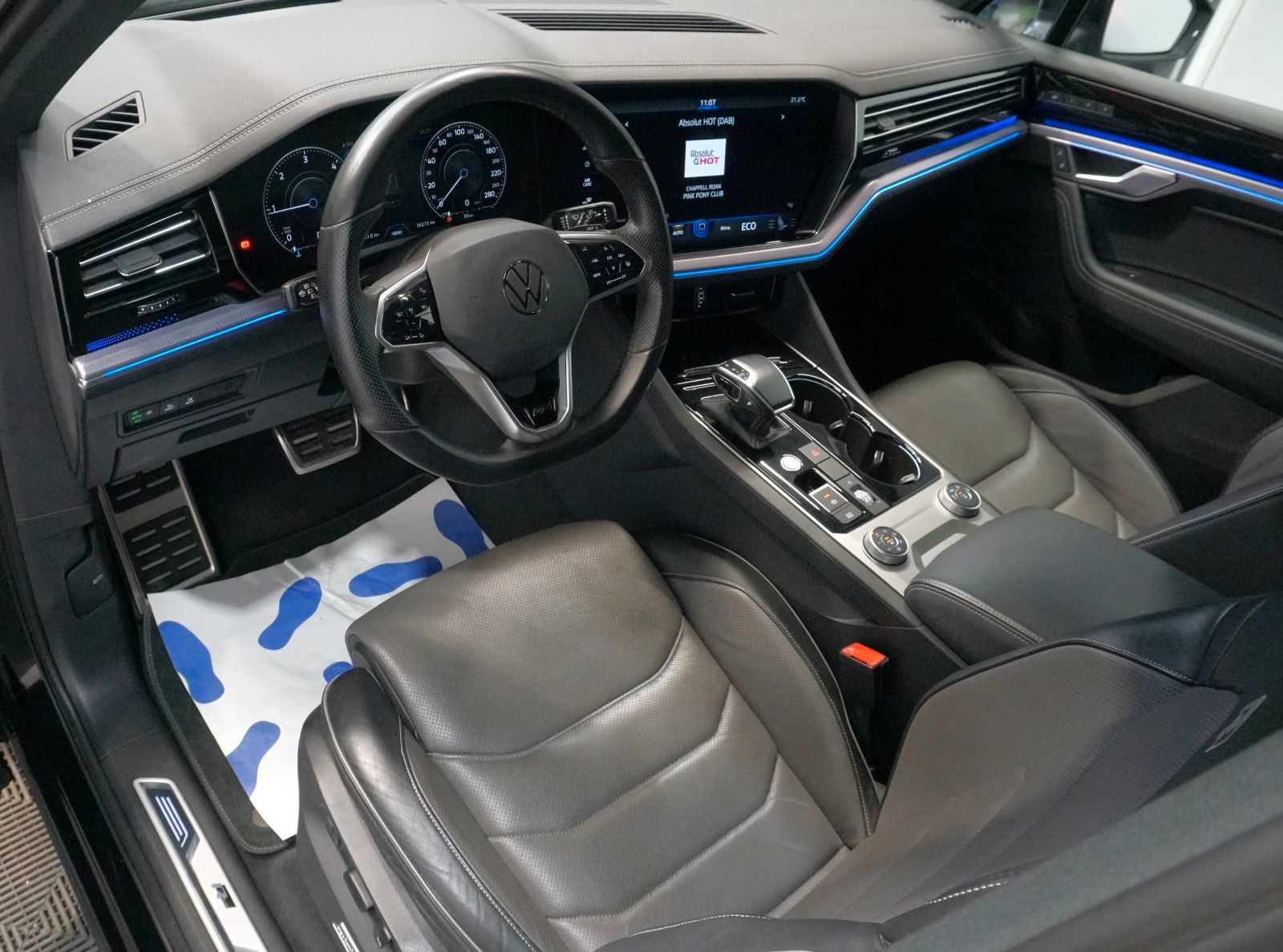 Volkswagen Touareg R-Line 4Motion 3.0 TDI - Samsaru's Car Outlet