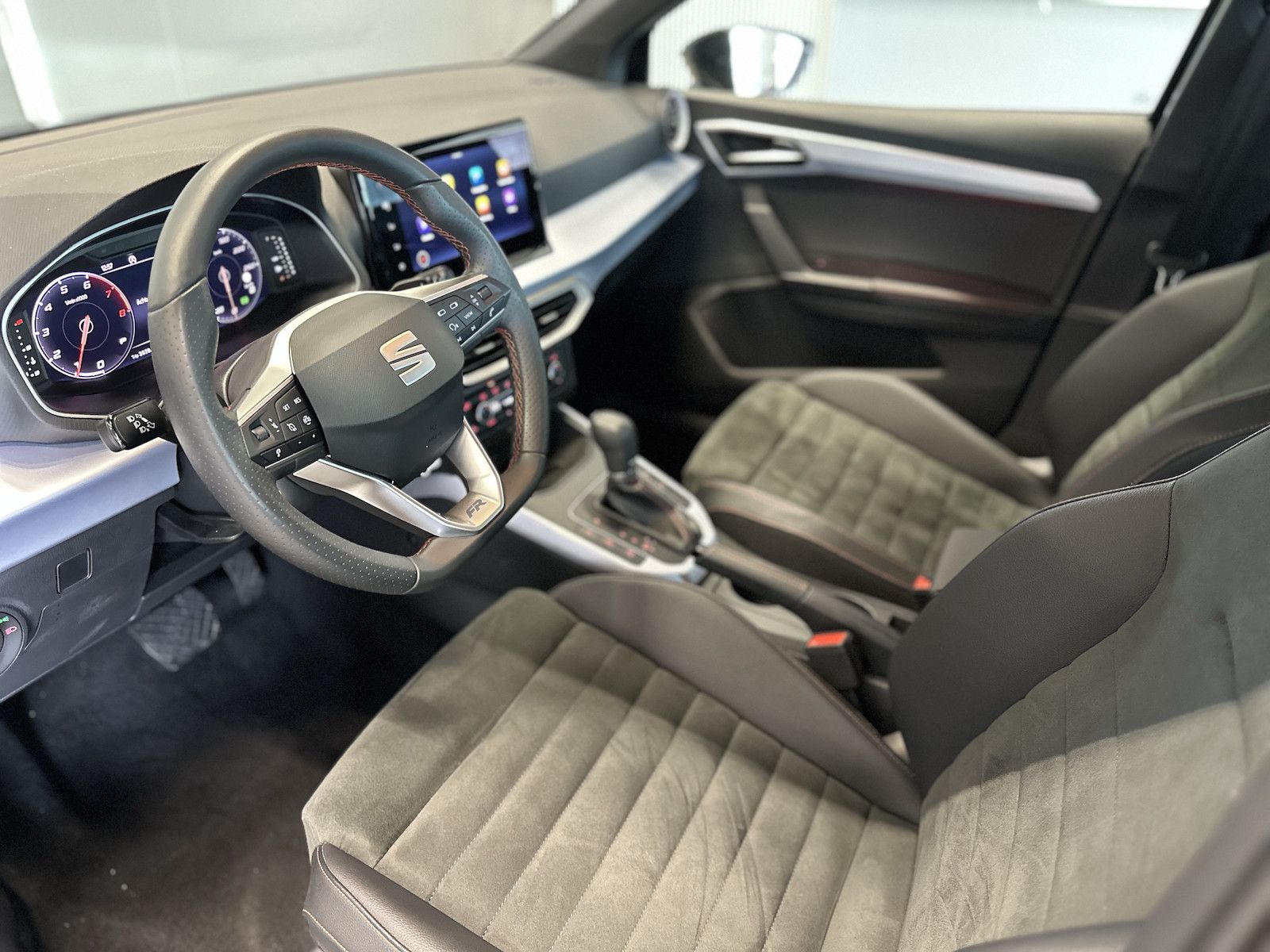 Seat Arona 1,0TSI DSG FR 18´´AHK Alcant. Full LED NAV