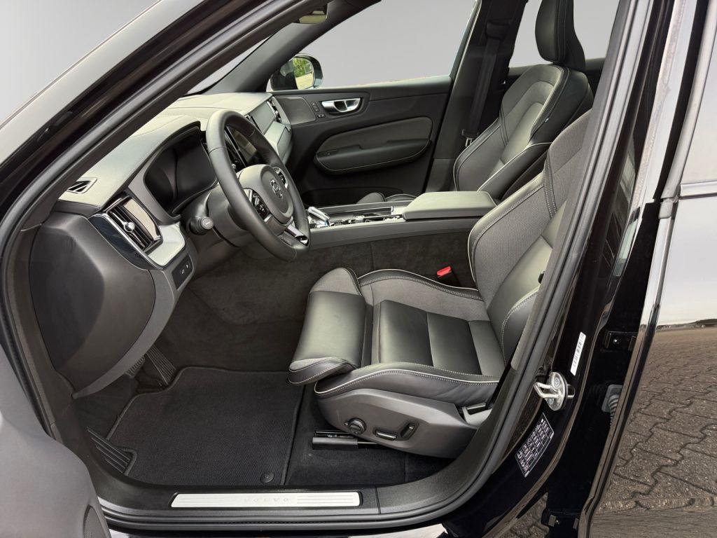 Volvo XC60 T6 AWD Plug-in Hybrid Ultra Black Edition 3