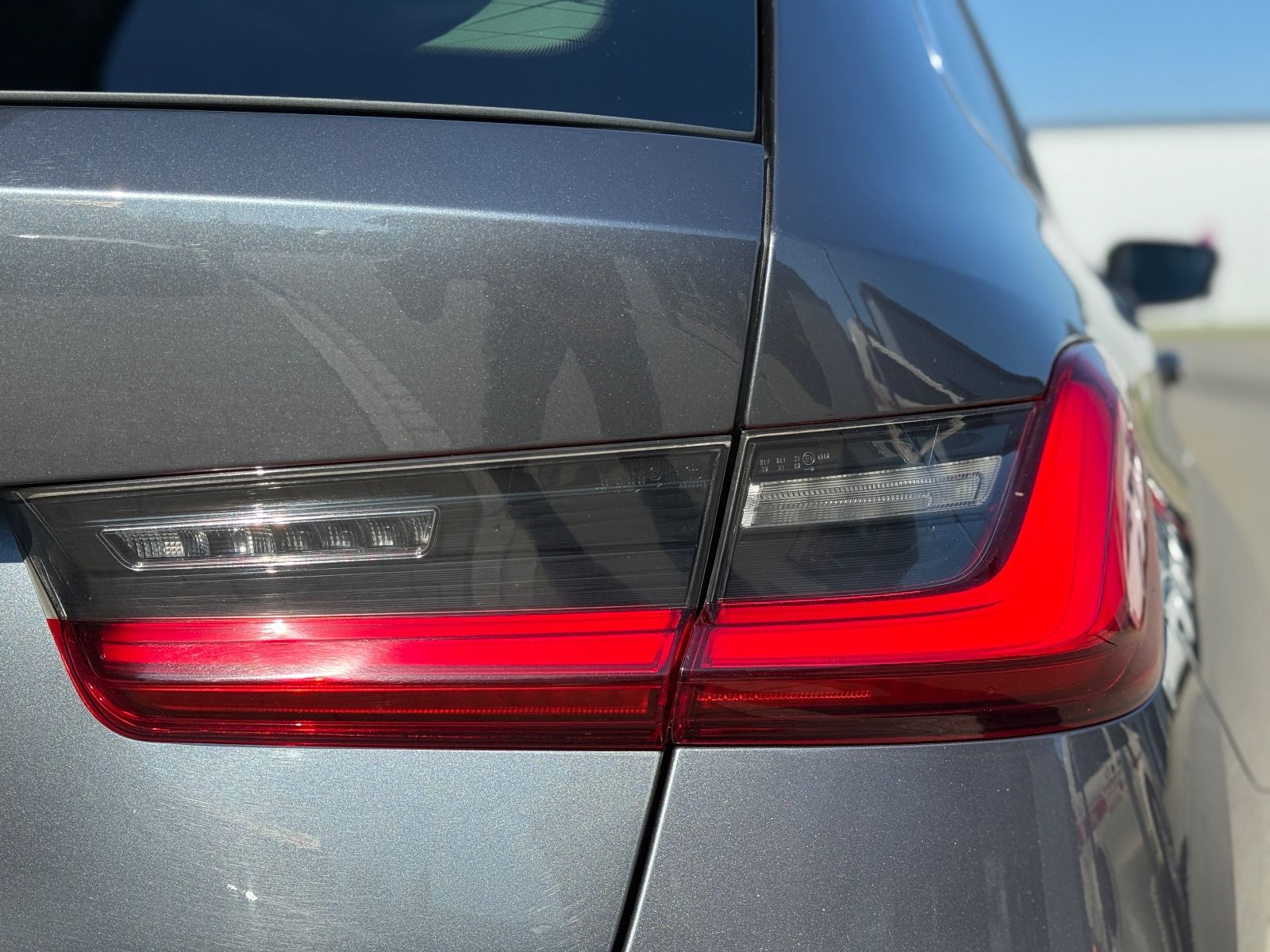 BMW 320 d xDrive LUXURY - Samsaru's Car Outlet
