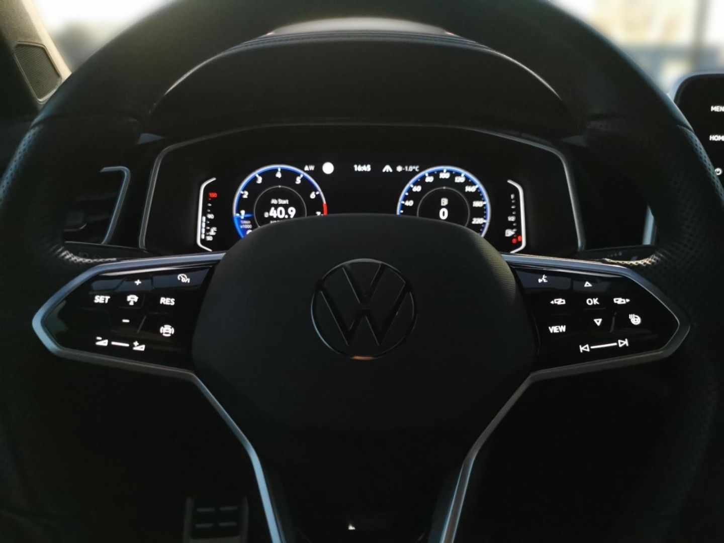 Volkswagen T-Roc R-Line - Samsaru's Car Outlet