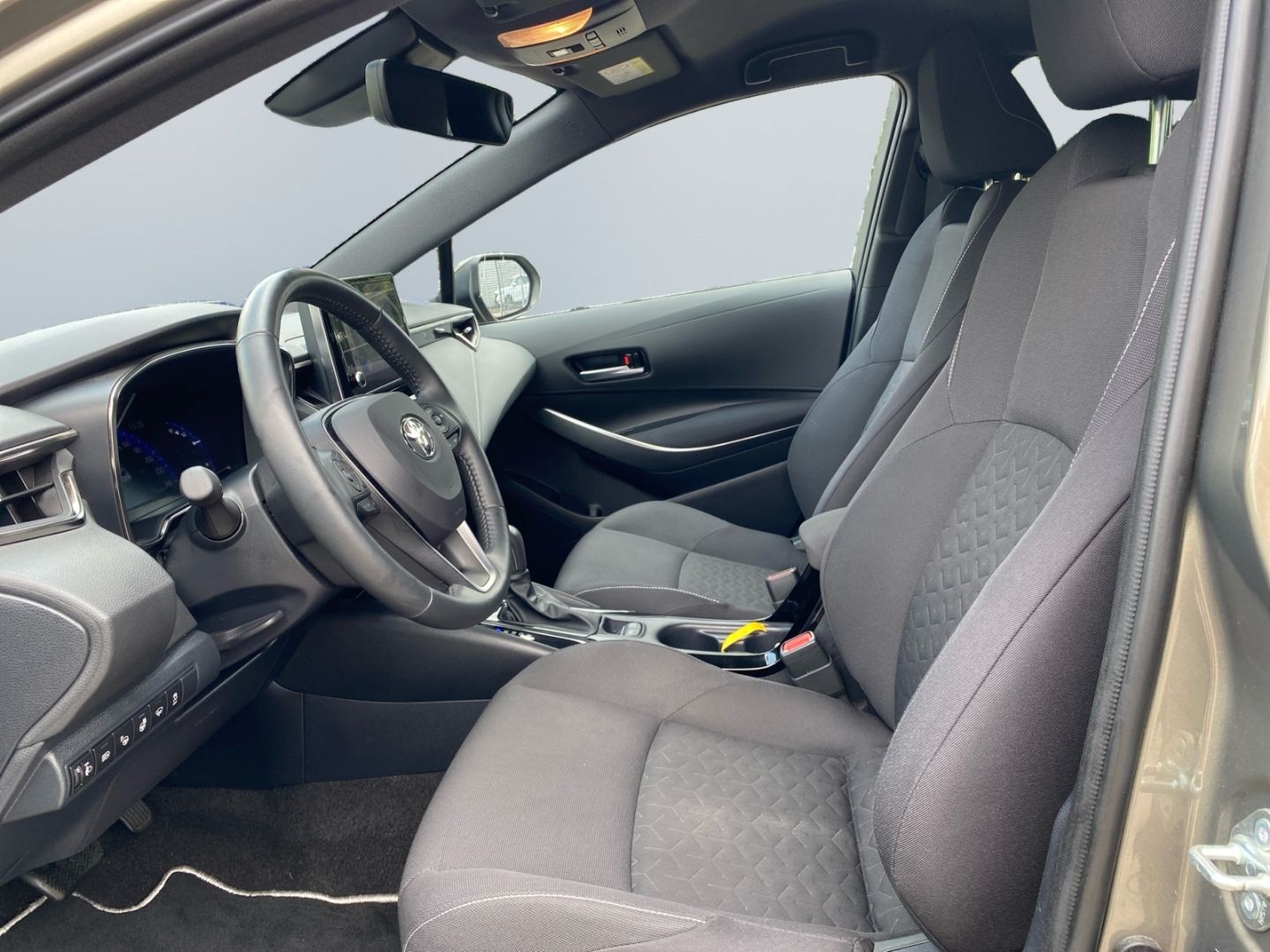 Toyota Corolla 1.8 Hybrid - Samsaru's Car Outlet