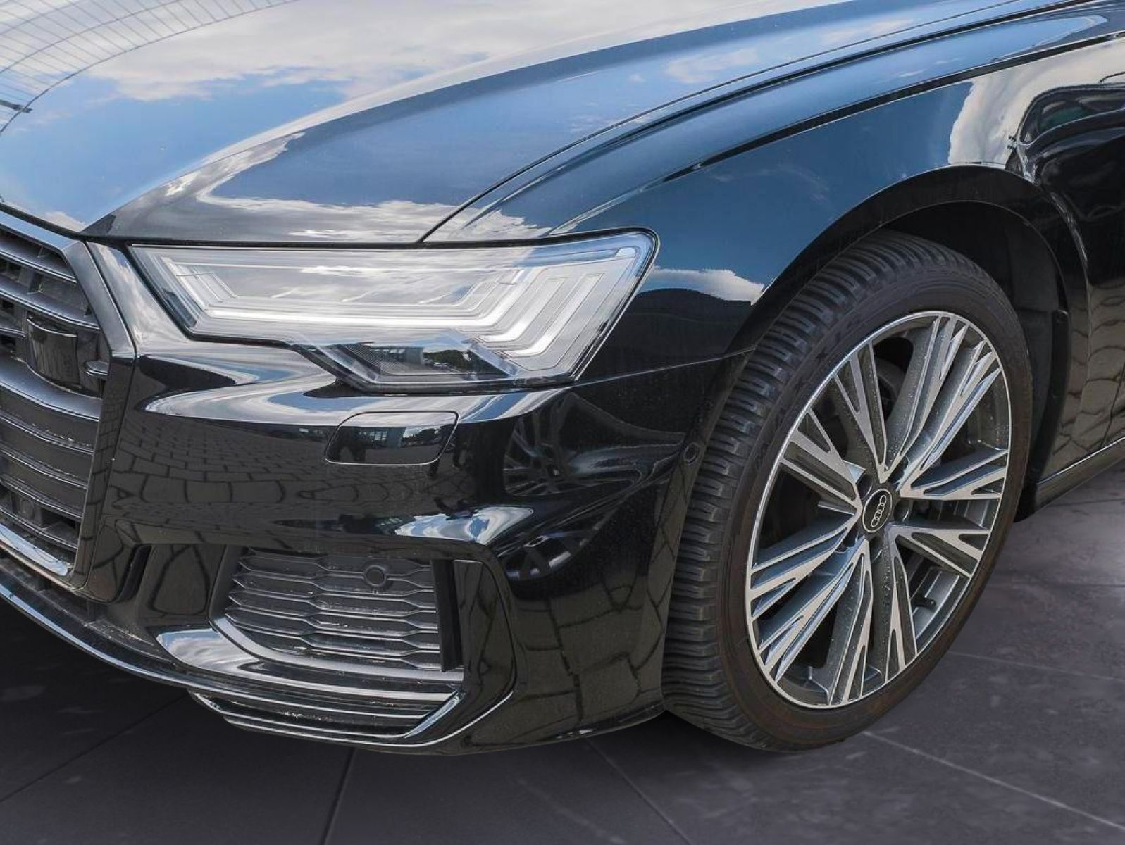 Audi A6 Avant 45 TFSI S line - Samsaru's Car Outlet