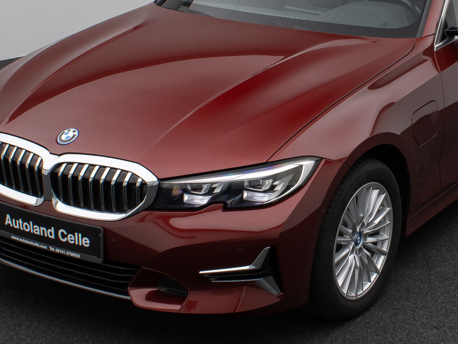 BMW 320e Luxury Line - Samsaru's Car Outlet