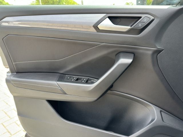 Volkswagen T-ROC 1.5 TSI STYLE - Samsaru's Car Outlet