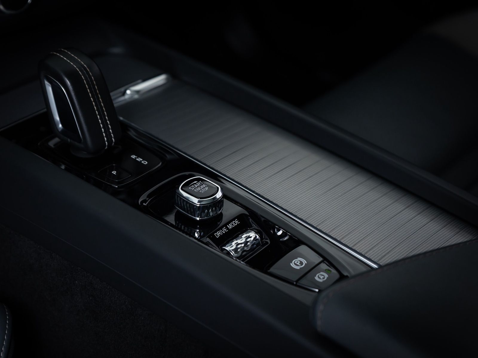 Volvo XC60 R Design Recharge *LED*STDHZ*AHK*360°