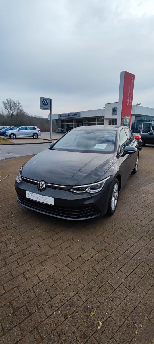 Volkswagen Golf 1.5 TSI Life - Samsaru's Car Outlet