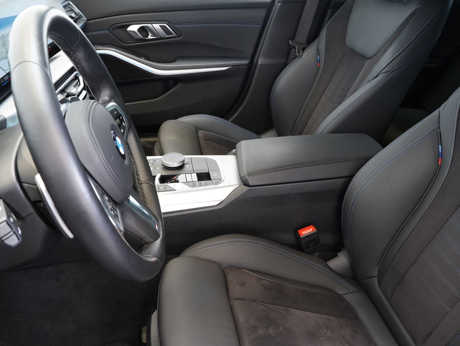 BMW 320 d xDrive Touring M Sport - Samsaru's Car Outlet