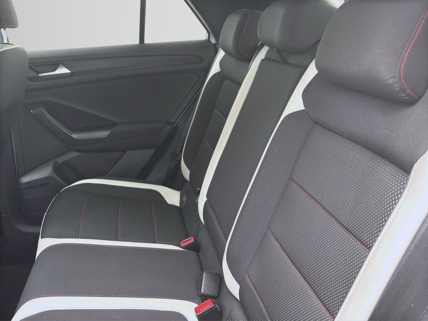 Volkswagen T-Roc 1.5 TSI DSG SPORT - Samsaru's Car Outlet