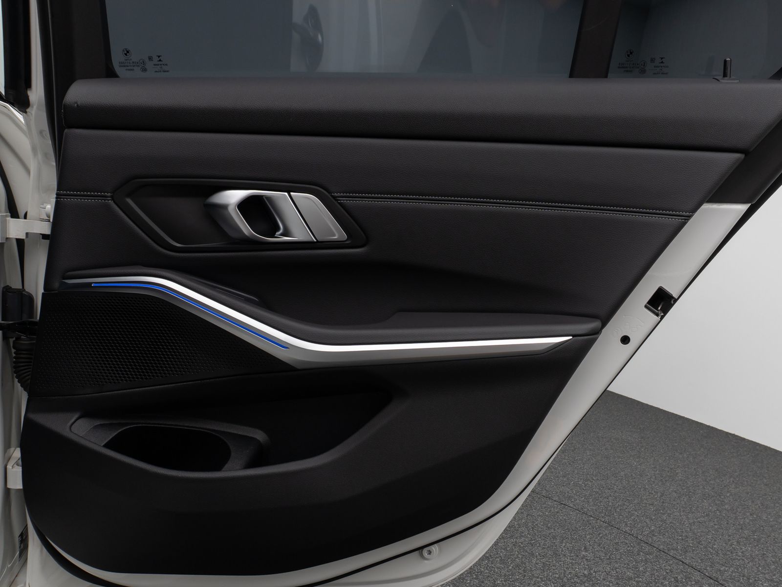 BMW 320d SportLine - Samsaru's Car Outlet