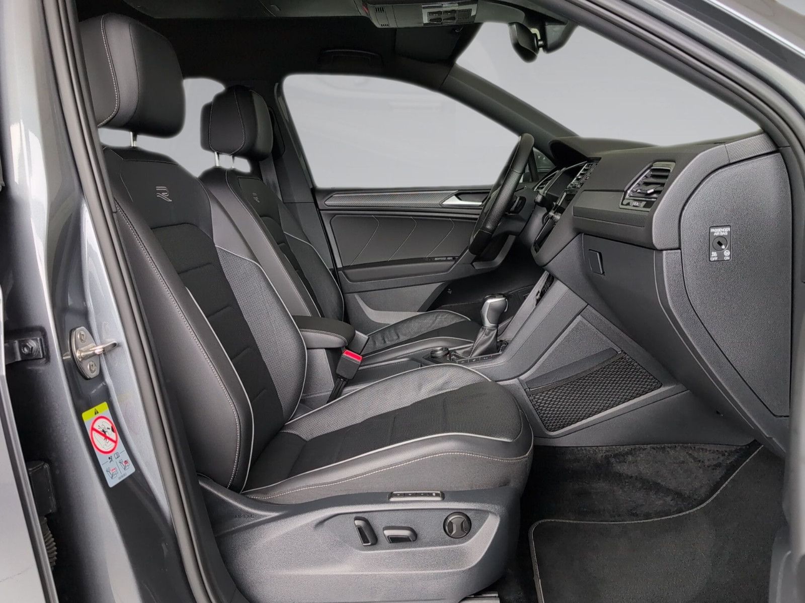 Volkswagen Tiguan Allspace R-LINE AHK-schw LEDER 20" 360°