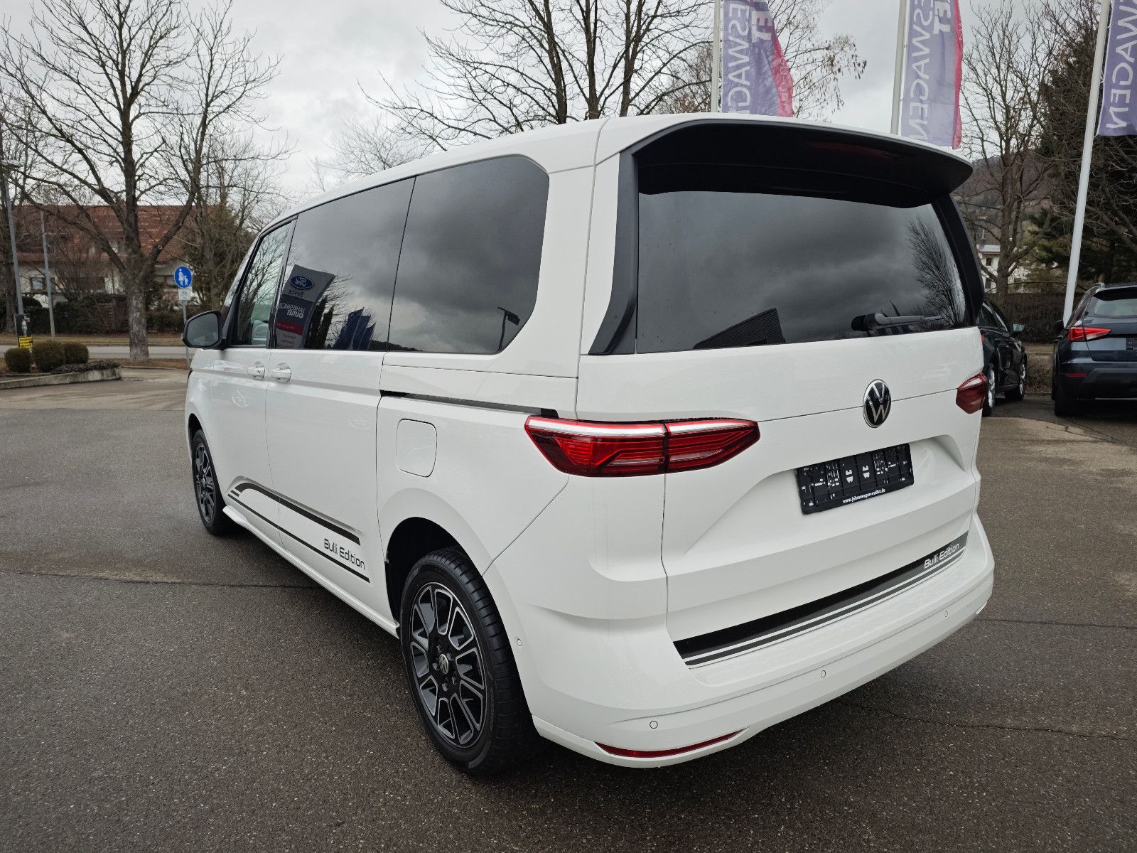 Volkswagen T7 Multivan Life - Samsaru's Car Outlet