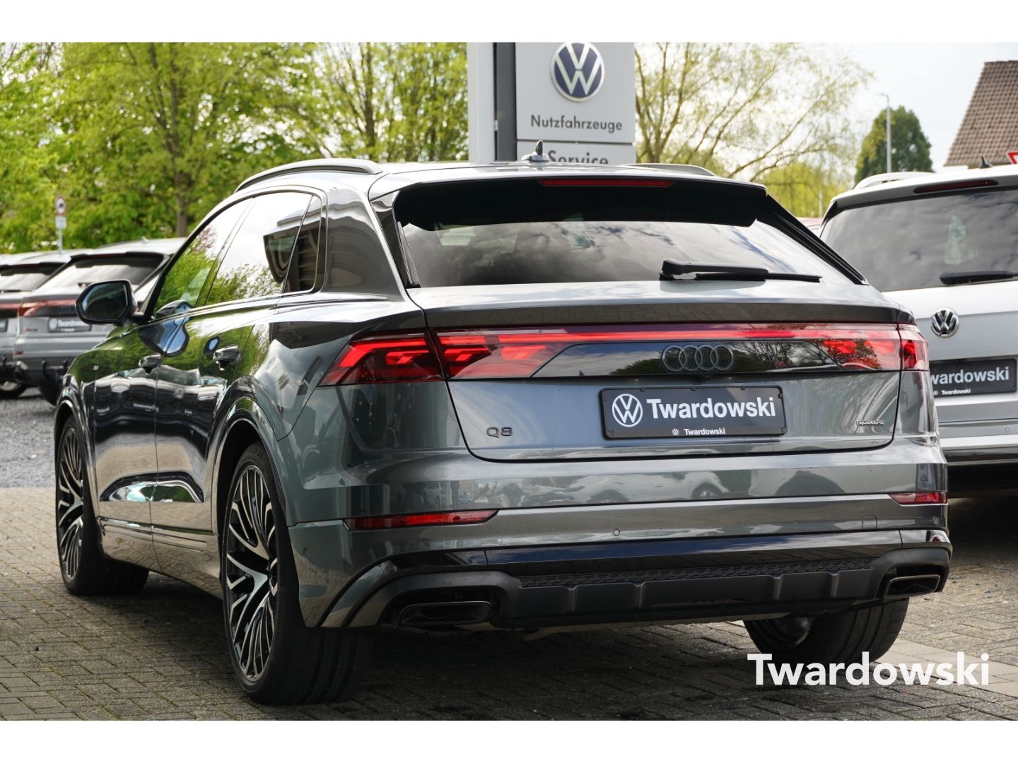 Audi Q8 S line Luftf. AHK PANO Matrix HUD B&O Allr.le